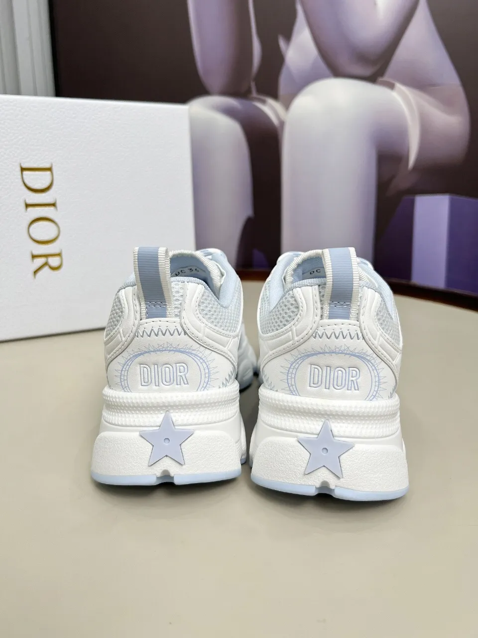 P560🐮🐮The official website of Dijia's new colors has been updated simultaneously [Celebration] This Dior Vibe sneaker incorporates Dior's high-end spirit and reinterprets classic running shoes. White mesh fabric features an Oblique print and is paired with laminated leather-effect panels in gold and silver tones for a contrasting look. It is further embellished with classic details such as 3D effect details, the lucky star symbol on the rear, and the logo on the tongue and rear pull tab. The lightweight sole is embellished with gray stars, complementing a variety of casual or elegant pieces for a modern look. Size: Women’s size 35-41 (35/42 can be customized) Men’s size 40-46 (39/46 can be customized)